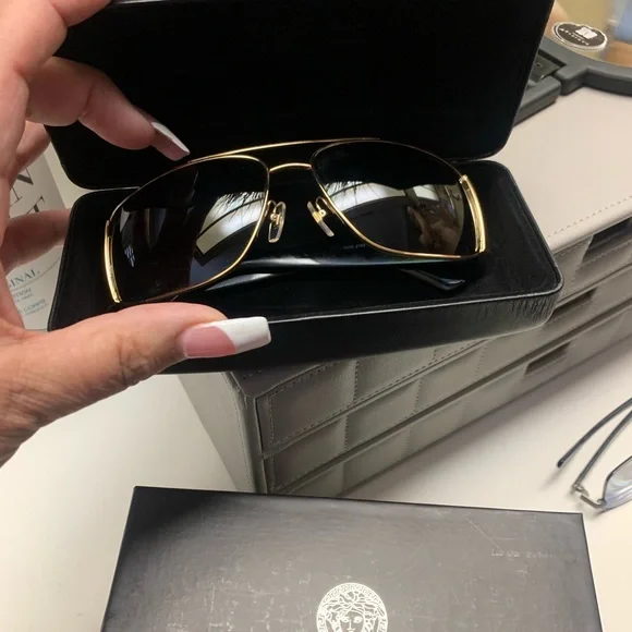 Versace | Accessories | Beautiful Authentic Versace  display picture 2